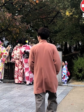「アイテム（ステンカラーコート、ピンク系）」を使った、KENJIさん（メンズ・173cm）の秋コーディネート