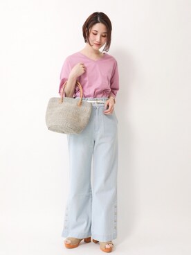 「earth music&ecology（アースミュージックアンドエコロジー）のサイドボタンパンツ 〇（デニムパンツ）」を使った、mizukiさん（レディース・160cm）の春コーディネート