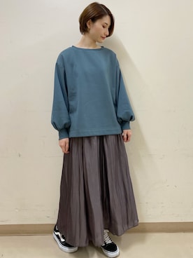 「earth music&ecology（アースミュージックアンドエコロジー）のシャイニーサテンギャザースカート ＊（スカート）」を使った、mizukiさん（レディース・160cm）の秋コーディネート
