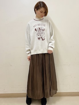 「earth music&ecology（アースミュージックアンドエコロジー）のシャイニーサテンギャザースカート ＊（スカート）」を使った、mizukiさん（レディース・160cm）の秋コーディネート