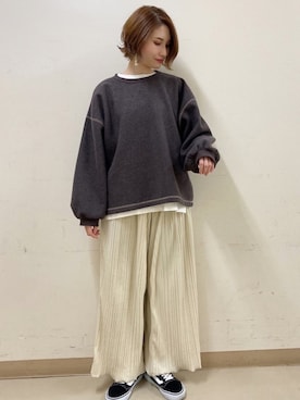 「earth music&ecology（アースミュージックアンドエコロジー）のベロアプリーツストレートパンツ　＊（その他パンツ）」を使った、mizukiさん（レディース・160cm）の冬コーディネート