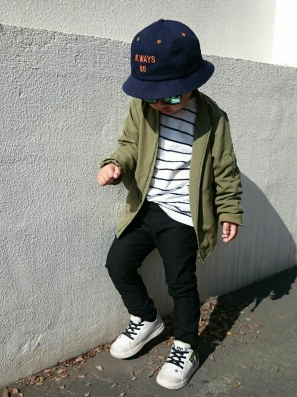 「休日スタイル、おでかけ、プチプラ、シンプルコーデ、春コーデ、キッズファッション、男の子、DC SHOES、ボーダー、キッズコーデ」｜「DCのアイテム（スニーカー、ホワイト系）」を使った、mu〜toさん（キッズ・100cm）の春コーディネートの1枚目の写真