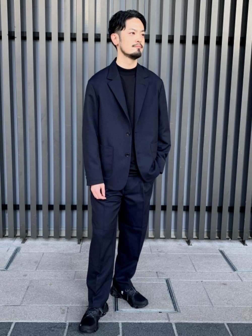 「大人カジュアル、casual、Easy Set Up、カジュアルシーンで着こなすセットアップ」｜「Onの[ オン ] ON Cloudflyer Waterproof ランニング シューズ スニーカー（スニーカー、ブラック系）」を使った、hiraさん（メンズ・176cm）の秋コーディネートの1枚目の写真