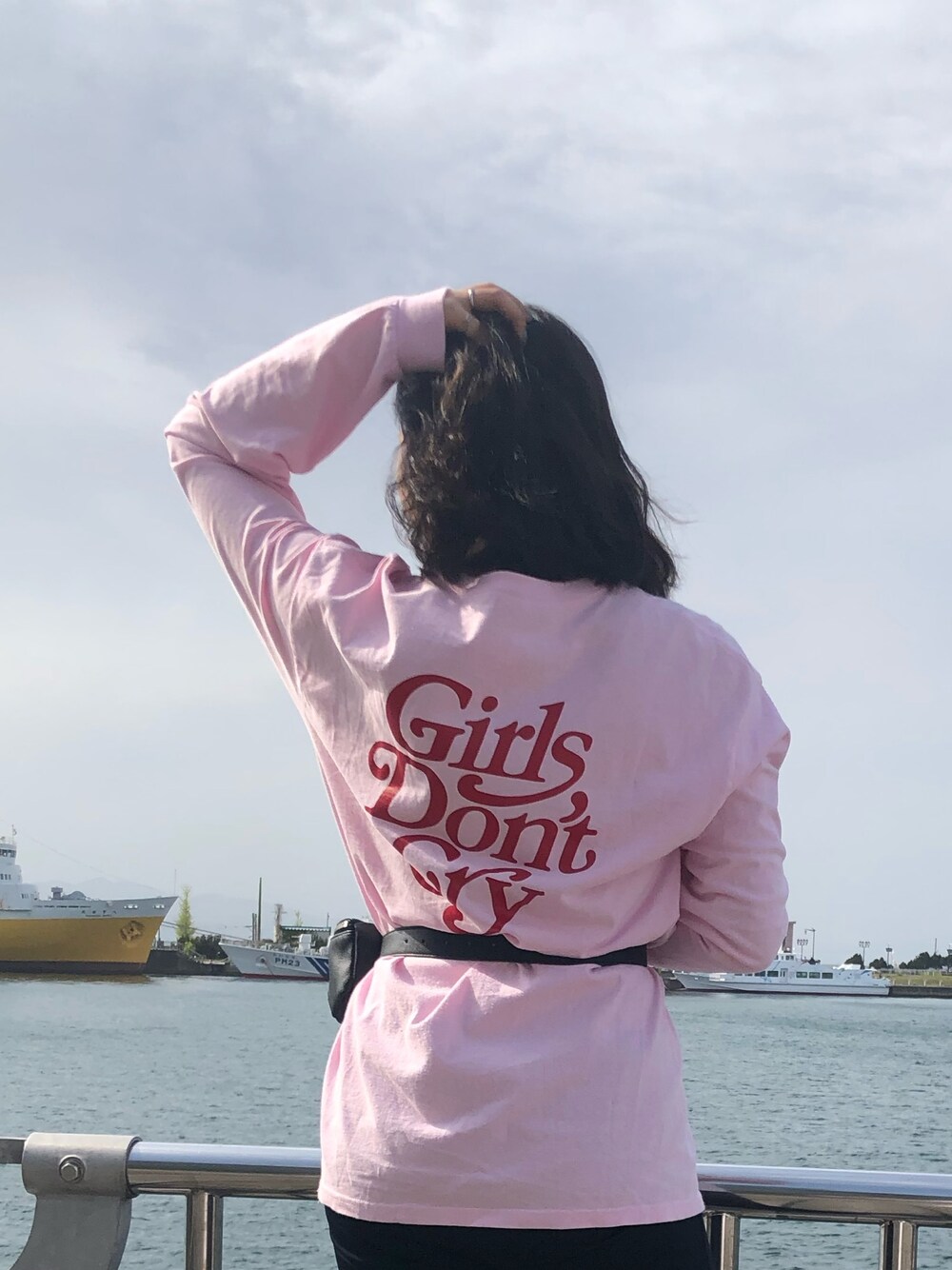 「大人カジュアル、VERDY、Girls don't cry、ラフ、シンプル、カジュアル、163cm、高身長女子、春夏コーデ、ストリート」｜「Girls Don't Cryのアイテム（Tシャツ/カットソー、ピンク系）」を使った、2000comjpさん（レディース・163cm）の春コーディネートの1枚目の写真