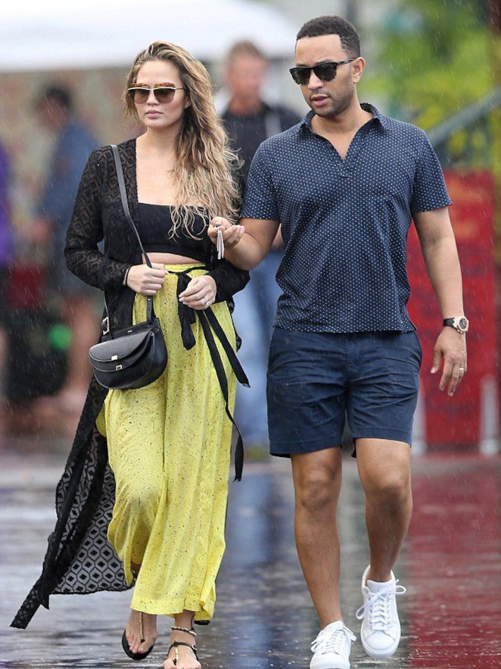 ブラック系のバックパック/リュックを着用したレディースの春コーディネートの1枚目の写真