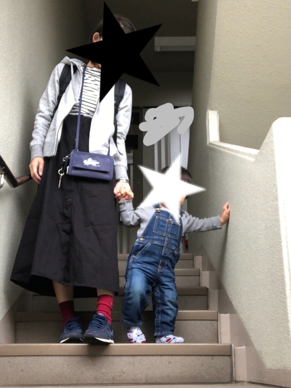 「カジュアルコーデ、ママファッション、ラフスタイル、シンプルコーデ、男の子ママ、おやこーで、男の子コーデ」｜「babyGAPのアイテム（トップス、グレー系）」を使った、asmiさん（レディース・158cm）の秋コーディネートの1枚目の写真