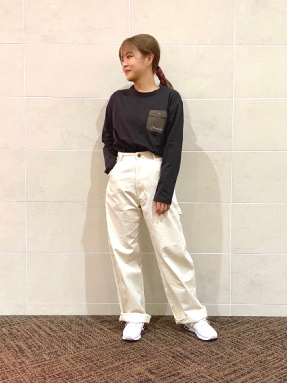 「スニーカーコーデ、楽チンコーデ、ポケットT、smith's、続々！秋服、LOGOSのアウトドアコーデ」｜「SMITH'SのSMITH’S別注ペインターパンツホワイト（その他パンツ、ホワイト系）」を使った、愛花さん（レディース・157cm）の秋コーディネートの1枚目の写真