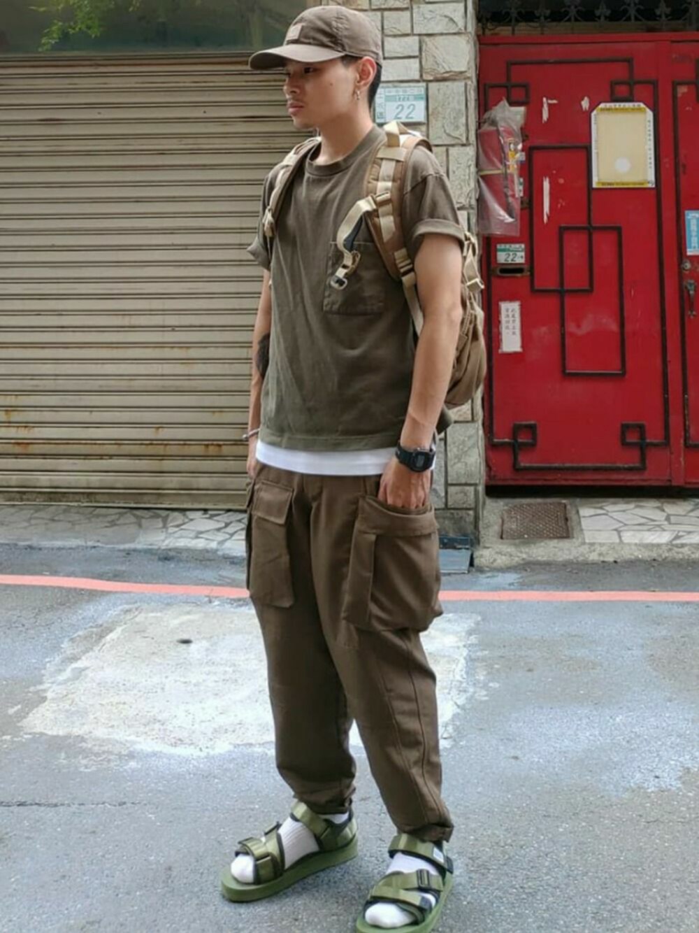「lativ、suicoke、ootd、oversize、goopi、outfit、outdoor」｜「lativのアイテム（Tシャツ/カットソー、グリーン系）」を使った、安さん（メンズ・158cm）の夏コーディネートの1枚目の写真