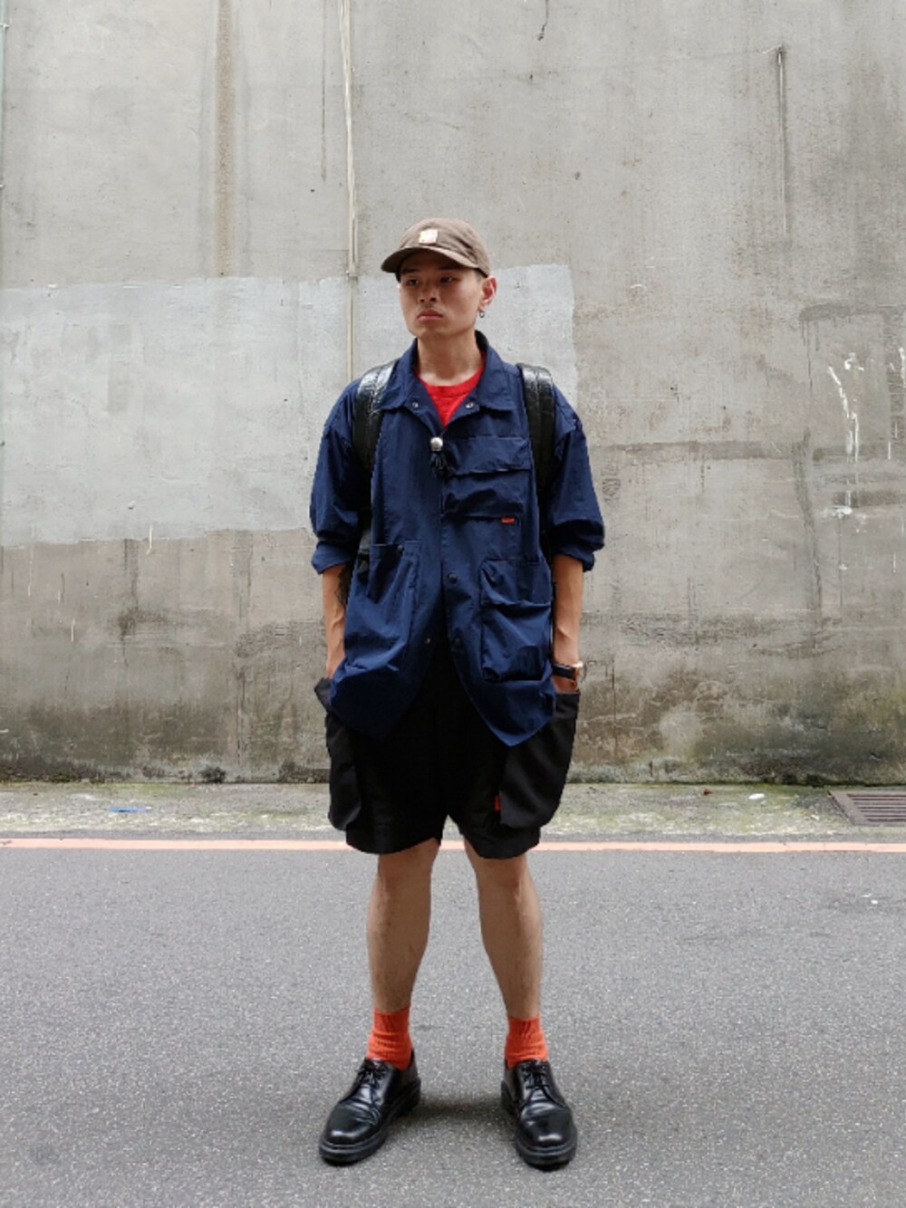 「ootd、oversize、outfit、outfits、goopi、日系極簡、carhartt、Dr.Martens、UNIQLO」｜「goopiのアイテム（シャツ/ブラウス、ブルー系）」を使った、安さん（メンズ・158cm）の夏コーディネートの1枚目の写真