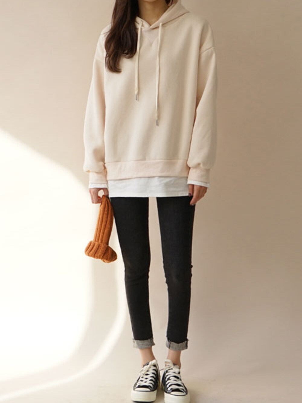 「韓国ファッション、マイソエン、mysoen」｜「mysoenの[14132](起毛)レイヤードフードTシャツ（その他トップス、ベージュ系）」を使った、マイソエンさん（レディース・165cm）の秋コーディネートの1枚目の写真