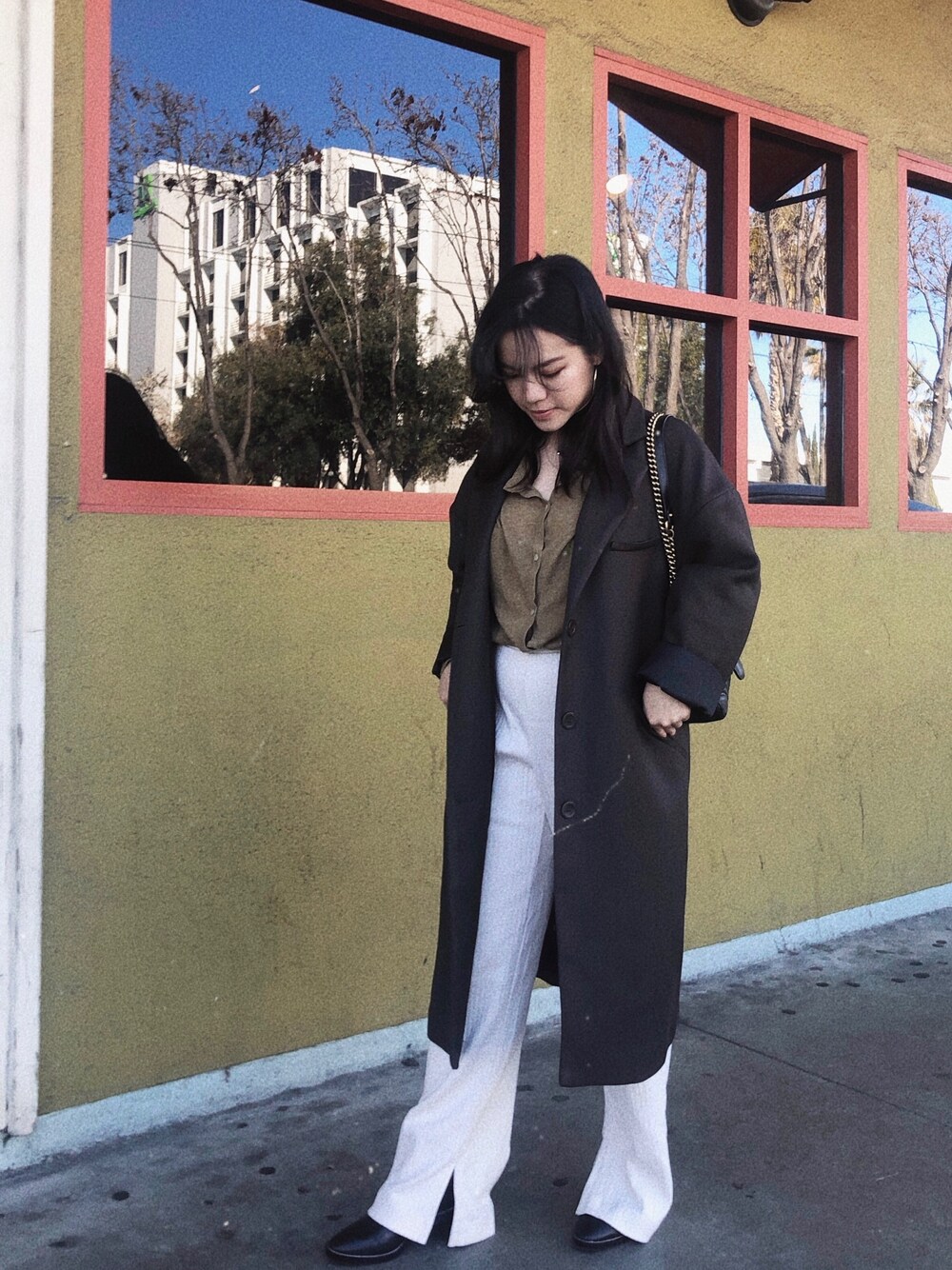「california、winter、earthtone、tiny girl」｜「ZARAのアイテム（ダッフルコート、ブラウン系）」を使った、M I K I L Lさん（レディース・153cm）の春コーディネートの1枚目の写真