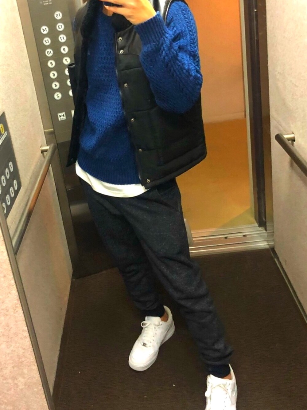 「シンプルコーデ、ベイフロー(BAYFLOW)、サタデーズ ニューヨークシティ (Saturdays NYC)、サタデーズサーフ、ナイキスニーカー、サーフスタイル」｜「Saturdays NYCのMiguel Cable Knit Sweater（ニット/セーター、ブルー系）」を使った、Rooooさん（メンズ・172cm）の秋コーディネートの1枚目の写真
