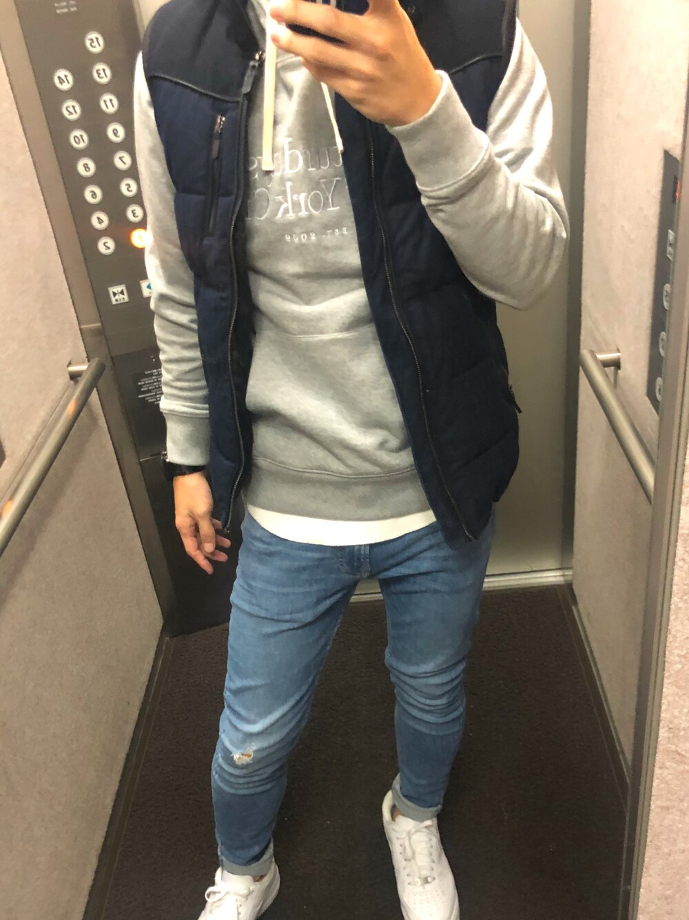 「ナイキスニーカー、サタデーズ ニューヨークシティ (Saturdays NYC)、ZARA、シンプルコーデ、サーフ系」｜「ZARAのアイテム（ダウンベスト、ブルー系）」を使った、Rooooさん（メンズ・172cm）の秋コーディネートの1枚目の写真