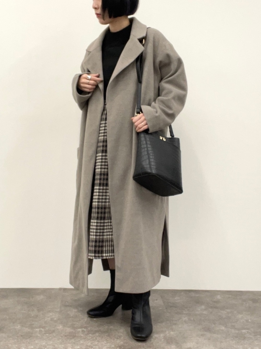 「冬コーデ、ロングコート、ガウンコート、アプレジュールミニョン、apresjourmignon、プチプラ、大人かわいい、ナロースカート、ショートブーツ、タートルネック」｜「apres jour mignonのガウンコート【ZOZOTOWN限定アイテム】★20AW（チェスターコート、ブラウン系）」を使った、apresjour mignonさん（レディース・154cm）の冬コーディネートの1枚目の写真