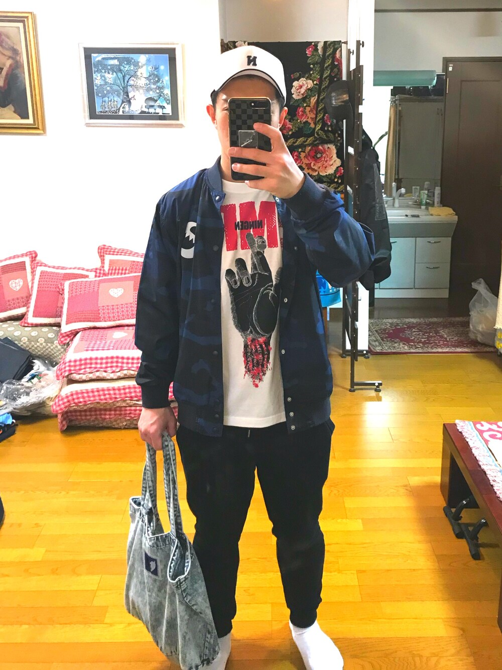 「マキシマムザホルモン、range、Deviluse、バンドT」｜「マキシマムザホルモンのアイテム（Tシャツ/カットソー、ホワイト系）」を使った、研二夫さん（メンズ・175cm）の春コーディネートの1枚目の写真