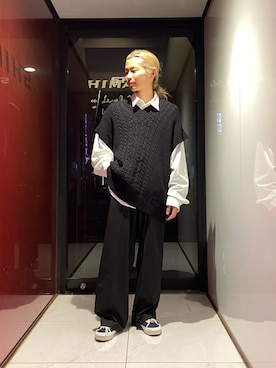 「DANKE SCHON（ダンケシェーン）のDankeSchon/ダンケシェーン/ケーブルニットベスト（ベスト）」を使った、佐藤友則さん（メンズ・165cm）の冬コーディネート