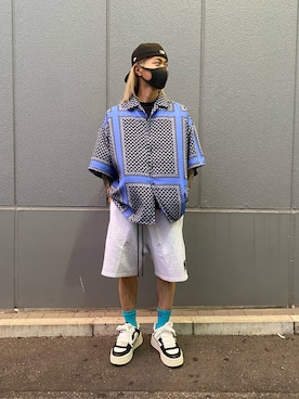 「DANKE SCHON（ダンケシェーン）のDankeSchon/ダンケシェーン/パネルペイズリー半袖シャツ（シャツ/ブラウス、ブルー系）」を使った、佐藤友則さん（メンズ・165cm）の夏コーディネート
