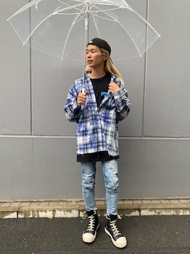 「KaneZ（ケインズ）のアイテム（Tシャツ/カットソー）」を使った、佐藤友則さん（メンズ・165cm）の秋コーディネート
