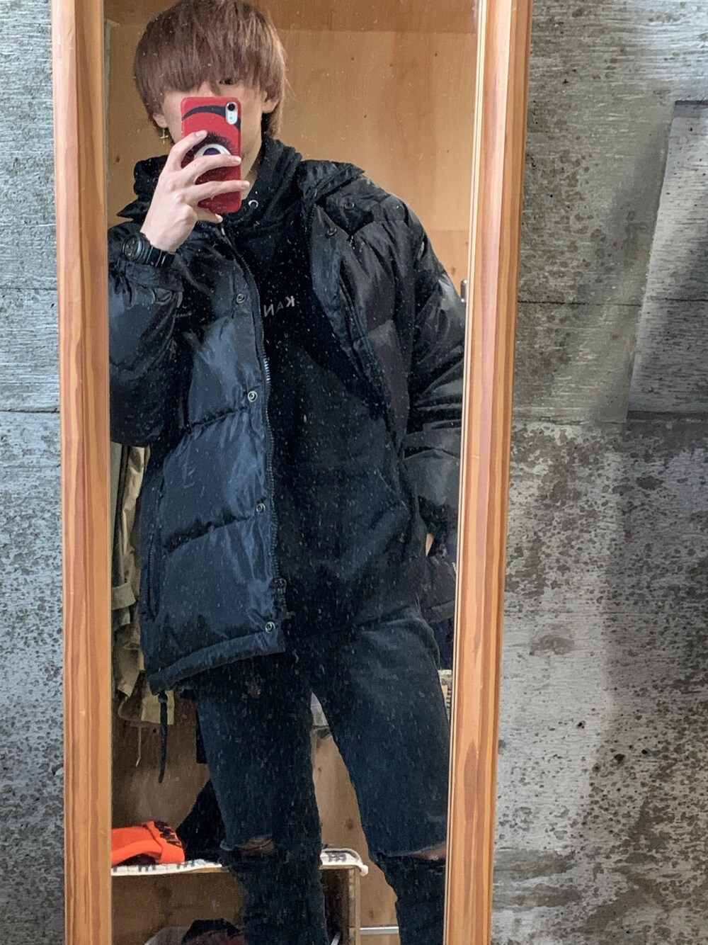 「今日のコーデ、古着、お洒落さんとつながりたい、モノトーン、ダウン、シンプル、ブラック、KANGOL、冬、冬コーデ」｜「KANGOLの▽WEB限定 KANGOL/カンゴール 別注ロゴ刺繍 オーバーサイズ プルオーバーパーカー（パーカー、ブラック系）」を使った、fantasyさん（メンズ・171cm）の冬コーディネートの1枚目の写真