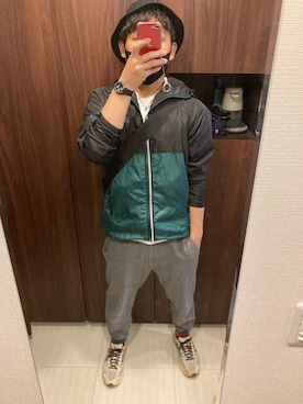 「Levi's」｜「アイテム（スウェットパンツ）」を使った、SHIMさん（メンズ・165cm）の春コーディネート