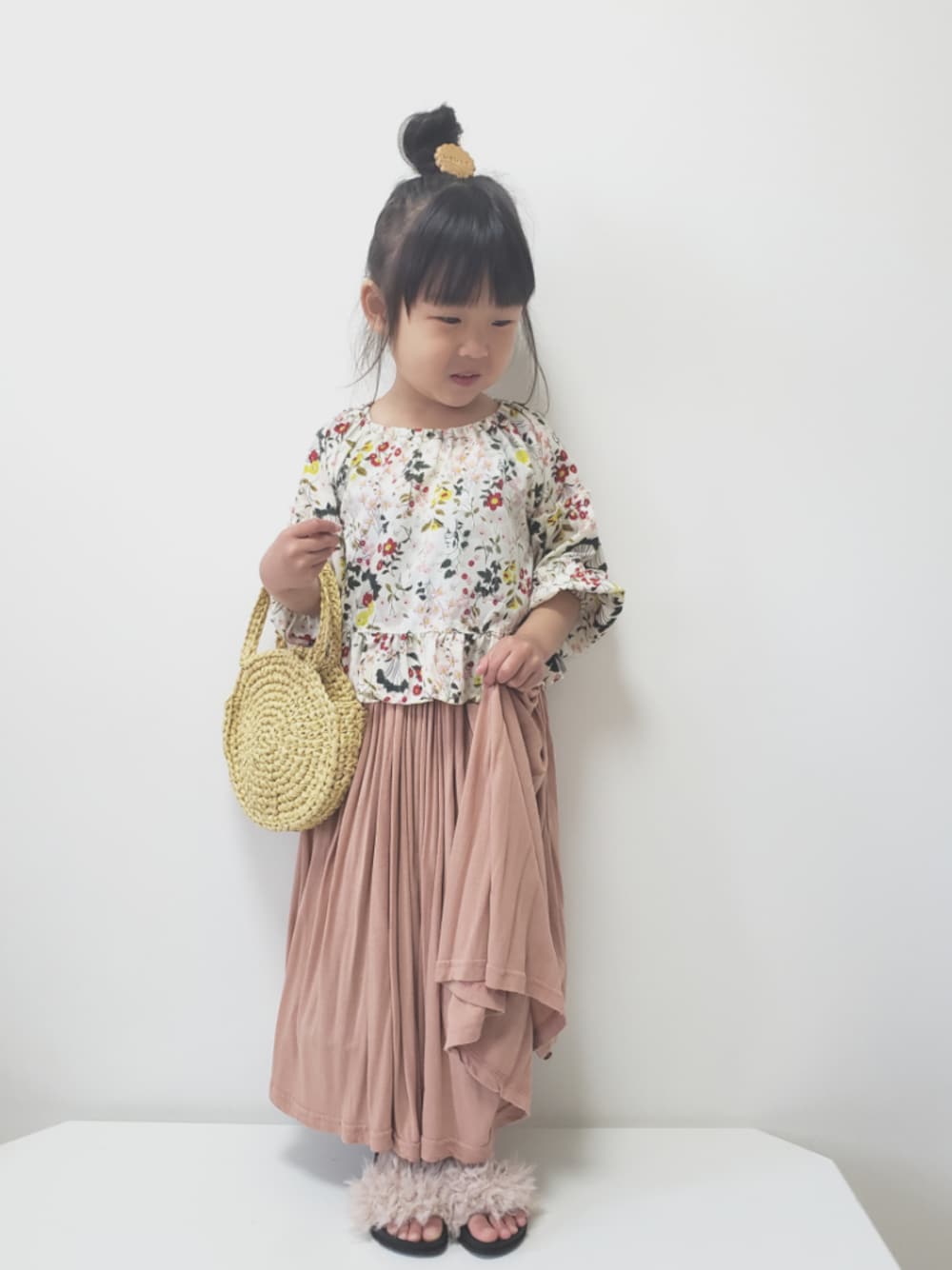 「ピンクフェス5、ピンク、花柄、かごバッグ、おだんごヘアー、サンダル、お花見、平成最後のWEARISTAセンバツ、勝手に一人桜祭り2019」｜「遊具のアイテム（ラッピングキット、その他）」を使った、＊momochan＊さん（キッズ・100cm）の春コーディネートの1枚目の写真