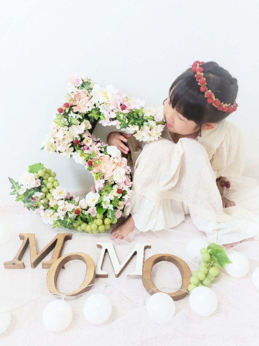 「誕生日、お誕生日、バースデーフォト、記念撮影、おうちスタジオ、5歳、ハンドメイド、クレイケーキ、花冠、ワンピース」｜「クレイケーキのアイテム（雑貨/ホビー、その他）」を使った、＊momochan＊さん（キッズ・110cm）の夏コーディネートの1枚目の写真