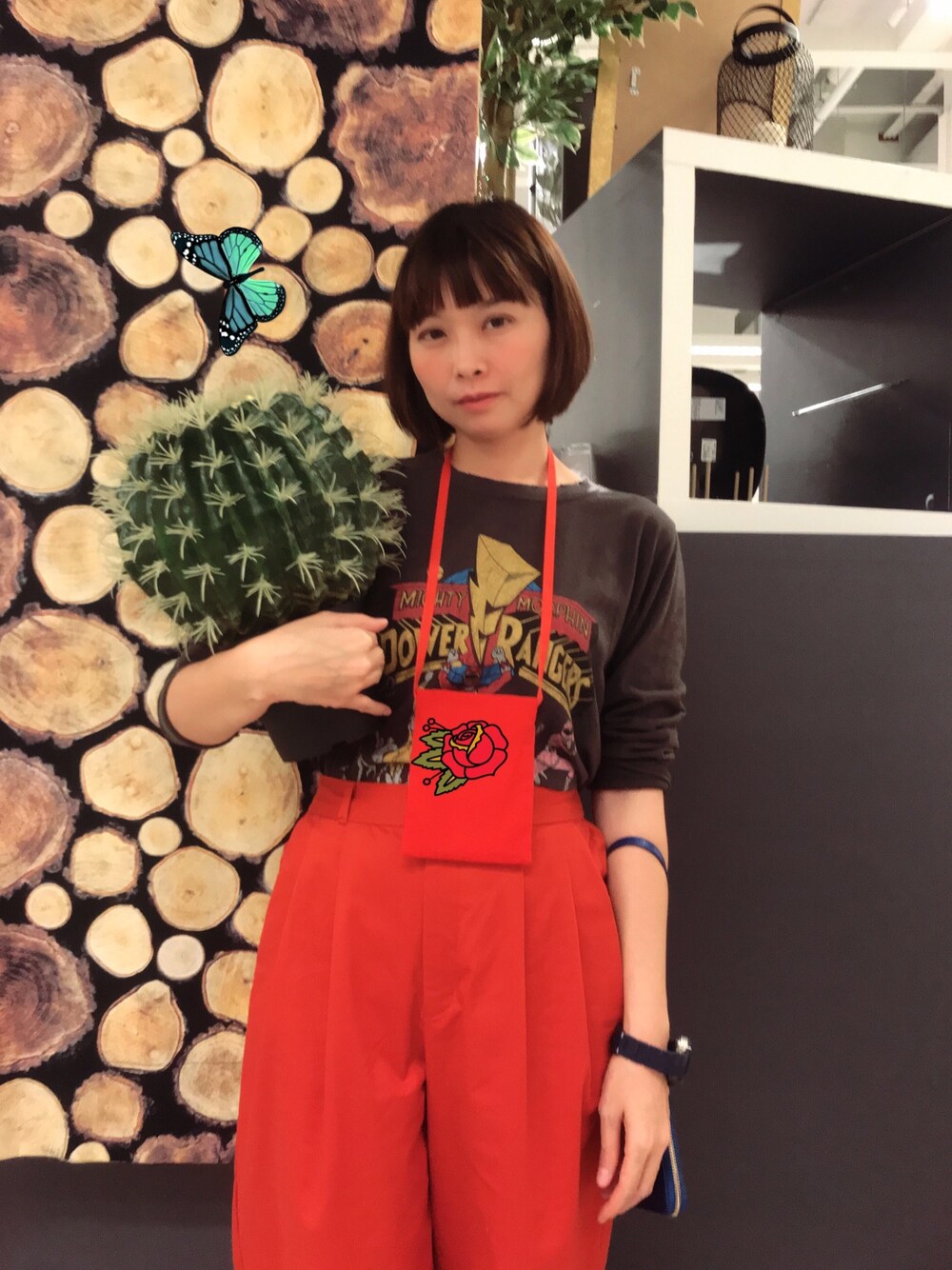 「GU、red、紅色、rock」｜「GUのアイテム（スラックス、レッド系）」を使った、yifan3388さん（レディース・170cm）の春コーディネートの1枚目の写真