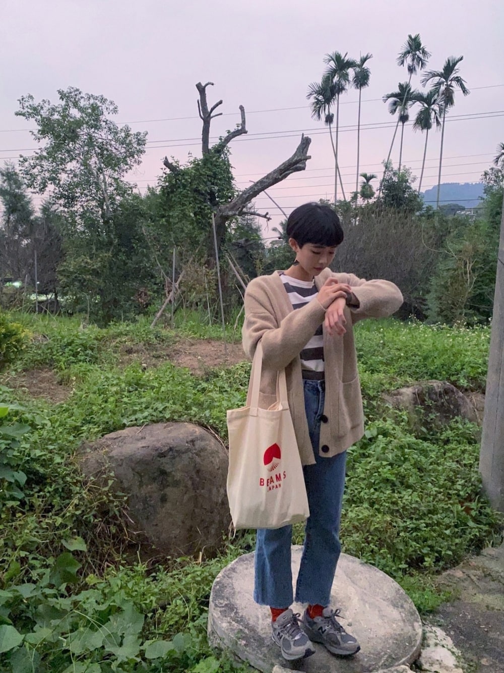 「ootd、BEAMS、New Balance、無印良品、Polo Ralph Lauren」｜「無印良品のアイテム（Tシャツ/カットソー、グレー系）」を使った、Xiさん（レディース・163cm）の秋コーディネートの1枚目の写真