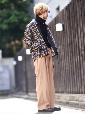 「タートルネックカットソー」｜「アイテム（スウェット）」を使った、イリザワさん（メンズ・170cm）の秋コーディネート