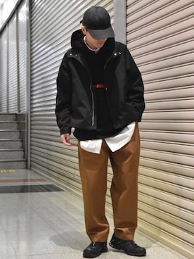 「DAIRIKU」｜「アイテム（スラックス）」を使った、イリザワさん（メンズ・170cm）の冬コーディネート