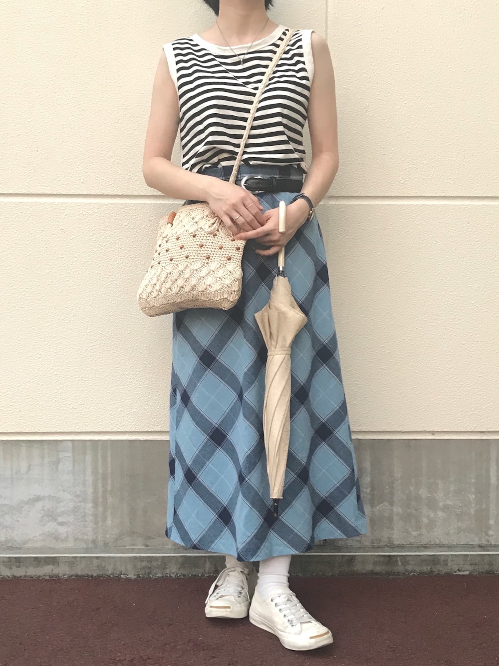 「チェックスカート、ボーダートップス、ボーダー、柄コーデ、柄×柄、スニーカー、スニーカーコーデ、jack purcell、HEART MARKET」｜「JACK PURCELLのアイテム（スニーカー、ホワイト系）」を使った、tororoさん（レディース・155cm）の秋コーディネートの1枚目の写真