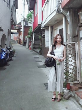 「travel」｜「アイテム（ニット/セーター）」を使った、おもも‪︎‬‪︎☺︎さん（レディース・168cm）の夏コーディネート