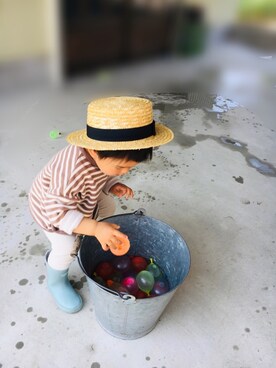 「カンカン帽」｜「アイテム（レインシューズ）」を使った、rioᐝさん（キッズ・80cm）の春コーディネート