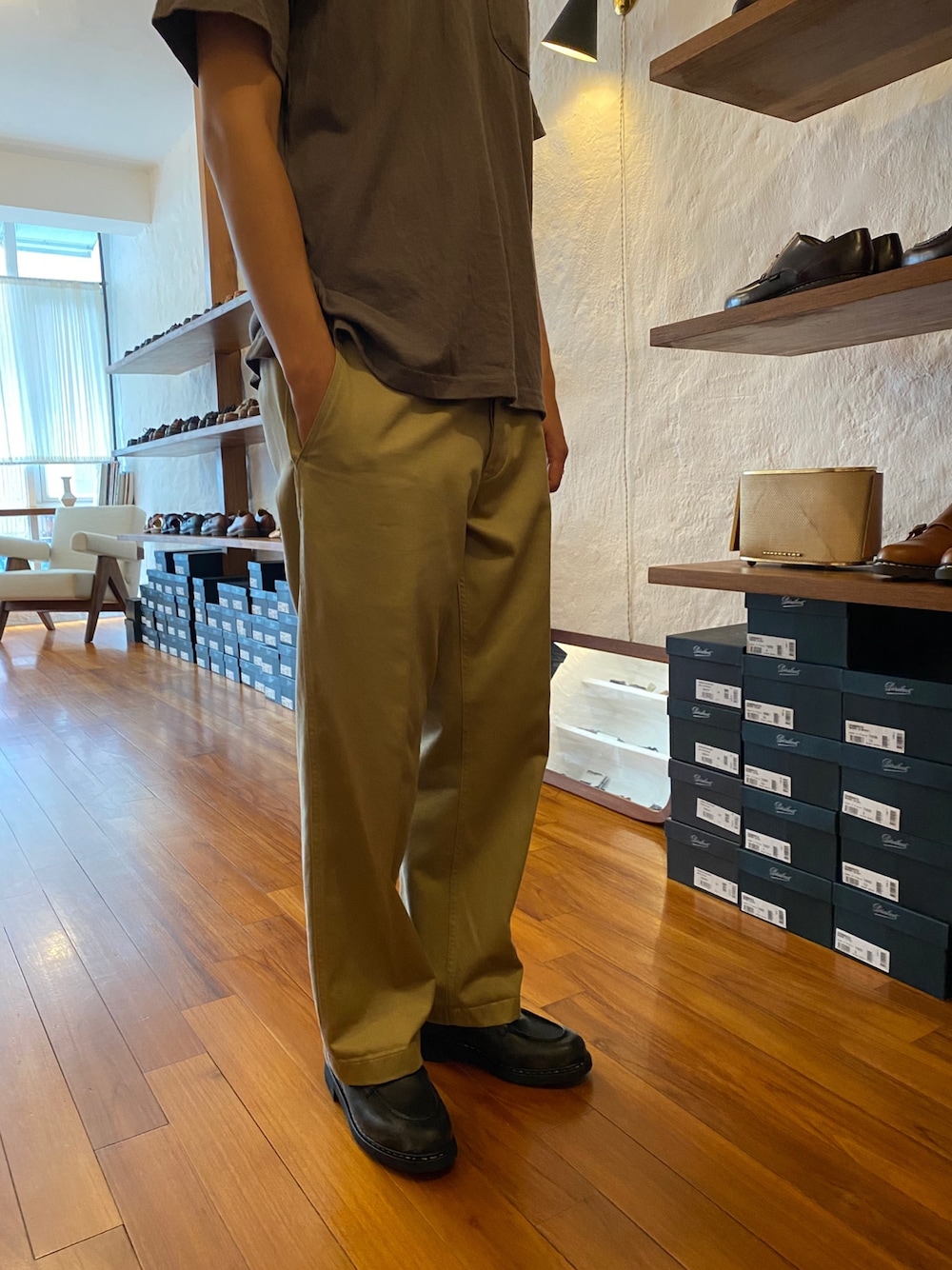 「Paraboot」｜「COMME des GARCONSのアイテム（チノパンツ、ベージュ系）」を使った、Jeremyさん（メンズ・180cm）の夏コーディネートの1枚目の写真
