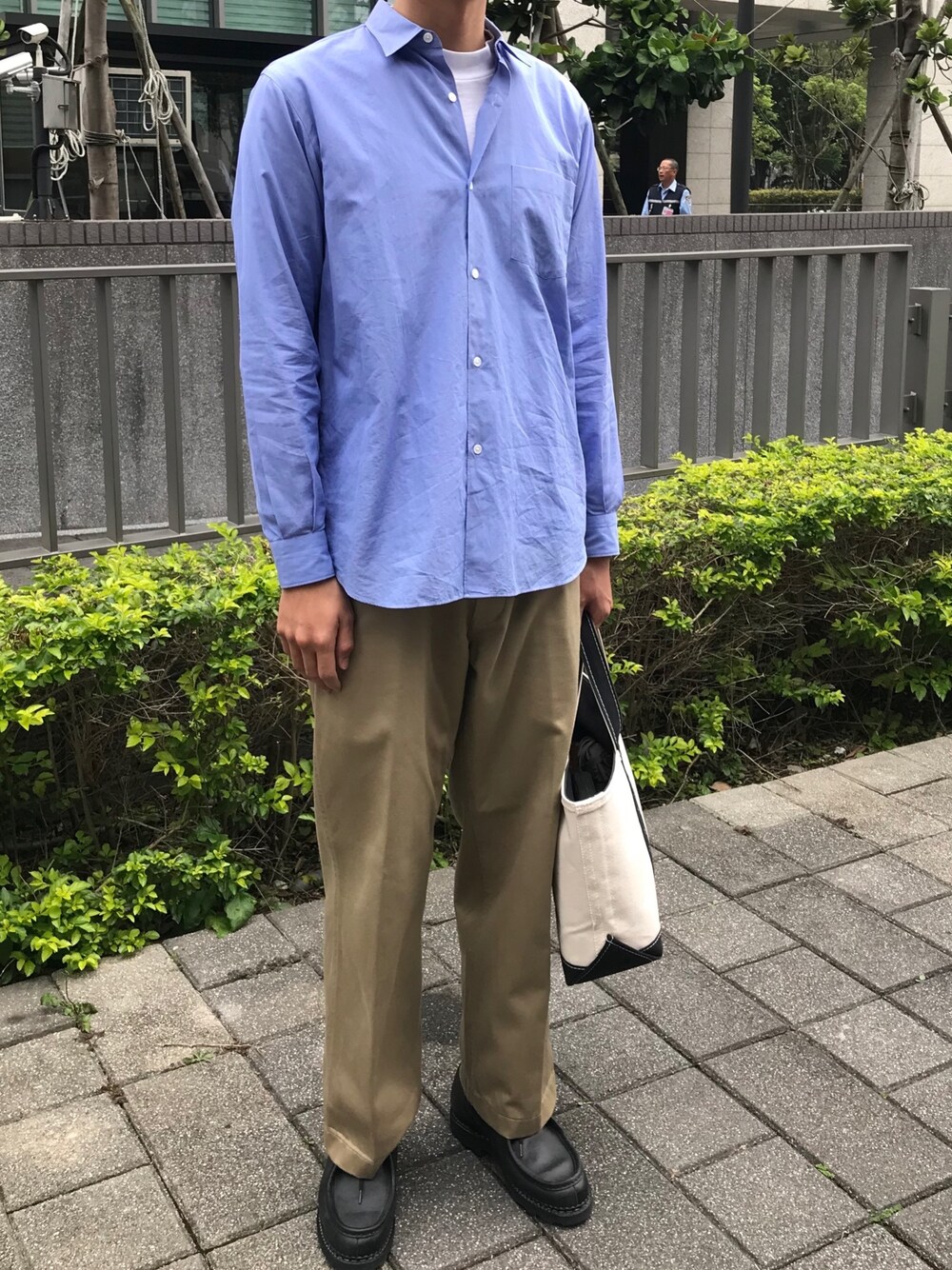 「COMOLI、Paraboot」｜「COMOLIのアイテム（シャツ/ブラウス、ブルー系）」を使った、Jeremyさん（メンズ・180cm）の冬コーディネートの1枚目の写真