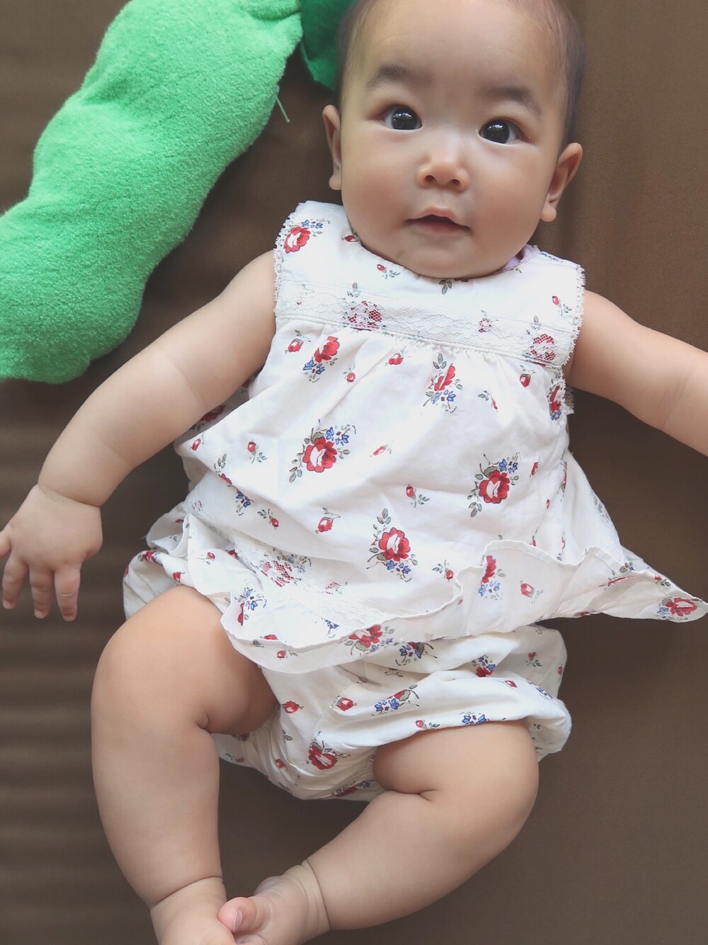 「花柄、セットアップ、大人っぽいコーデ、坊主、髪の毛欲しい、親子揃ってえだまめ好き」｜「babyGAPのアイテム（ロンパース、ホワイト系）」を使った、ぽーちゃんさん（キッズ・60cm）の夏コーディネートの1枚目の写真
