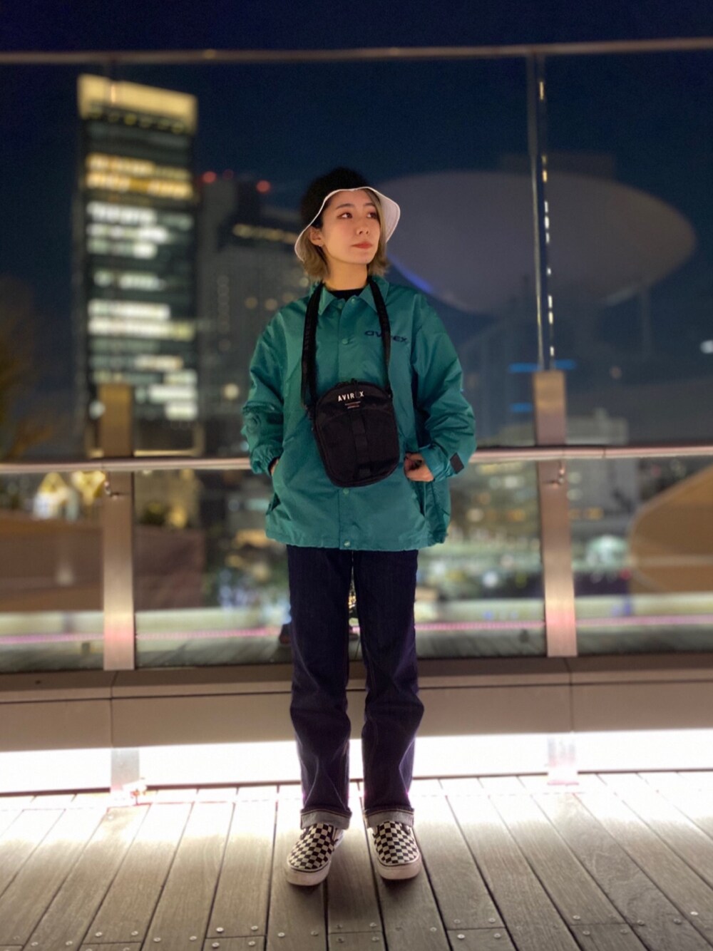 「AVIREX、AVIREXBelle、avirexなんば、なんばパークス、ファッションの力を信じよう、coordinate、コーディネート、ミリタリー、カジュアル、雨の日コーデ」｜「AVIREXのユニバース ミニショルダーバッグ/ UNIVERSE MINI SHOULDER BAG（ショルダーバッグ、ブラック系）」を使った、M7さん（レディース・155cm）の冬コーディネートの1枚目の写真