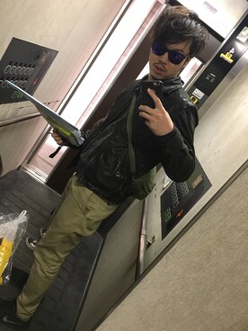 「TOMMY HILFIGER（トミーヒルフィガー）のアイテム（ライダースジャケット）」を使った、成ノ助さん（メンズ・173cm）の春コーディネート