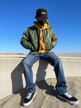 「海」｜「アイテム（MA-1）」を使った、ebkenさん（メンズ・170cm）の冬コーディネート
