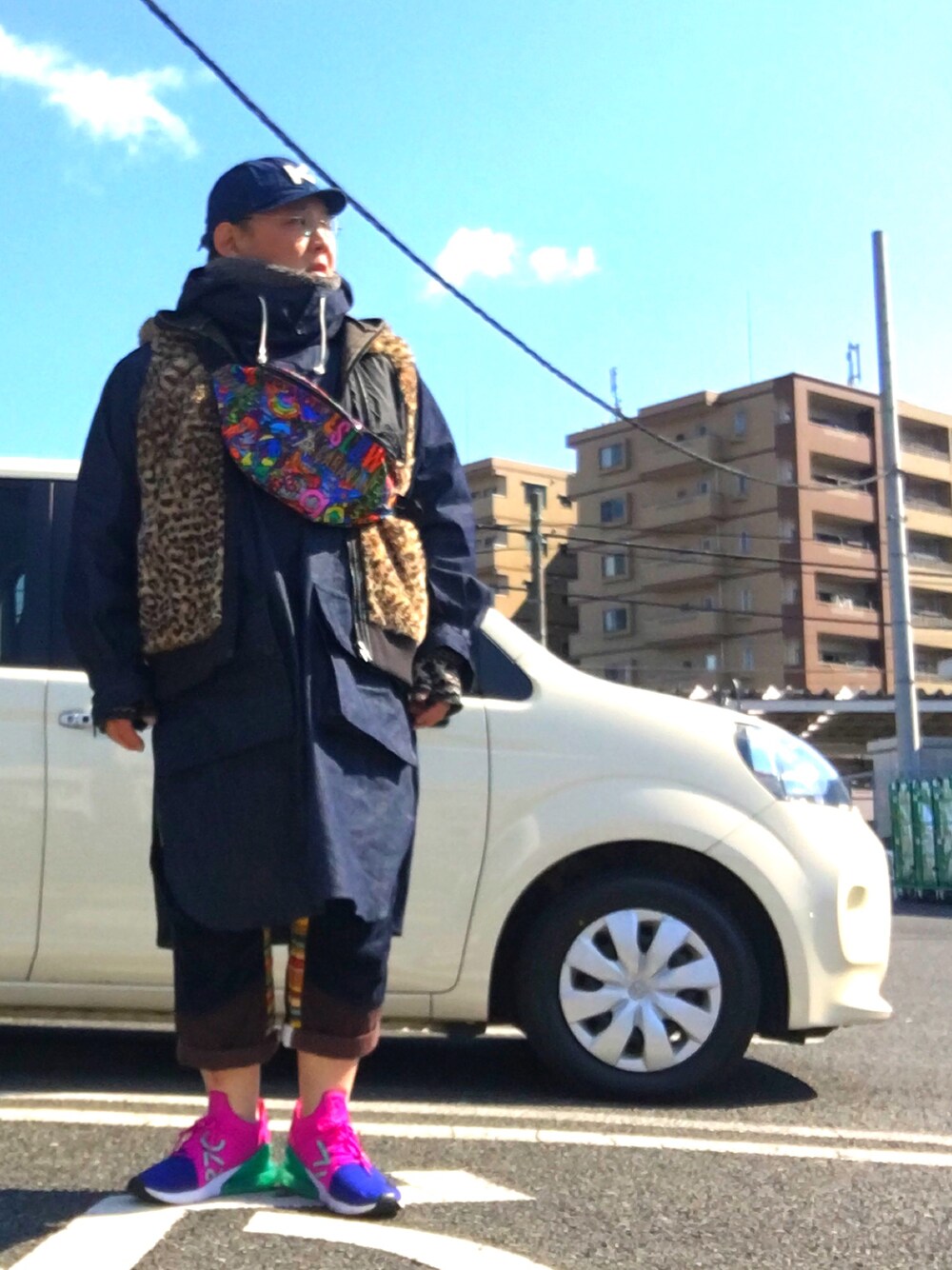 「ガラモノ、イロモノ」｜「NIKEのNIKE ナイキ AIR MAX 270 FLYKNIT ナイキ エア マックス 270 フライニット AO1023 401DEEP ROYAL BLUE/BLACK-FUCHSIA FLASH-WHITE-MENTA（スニーカー、ブルー系）」を使った、hei-zoouさん（メンズ・170cm）の春コーディネートの1枚目の写真