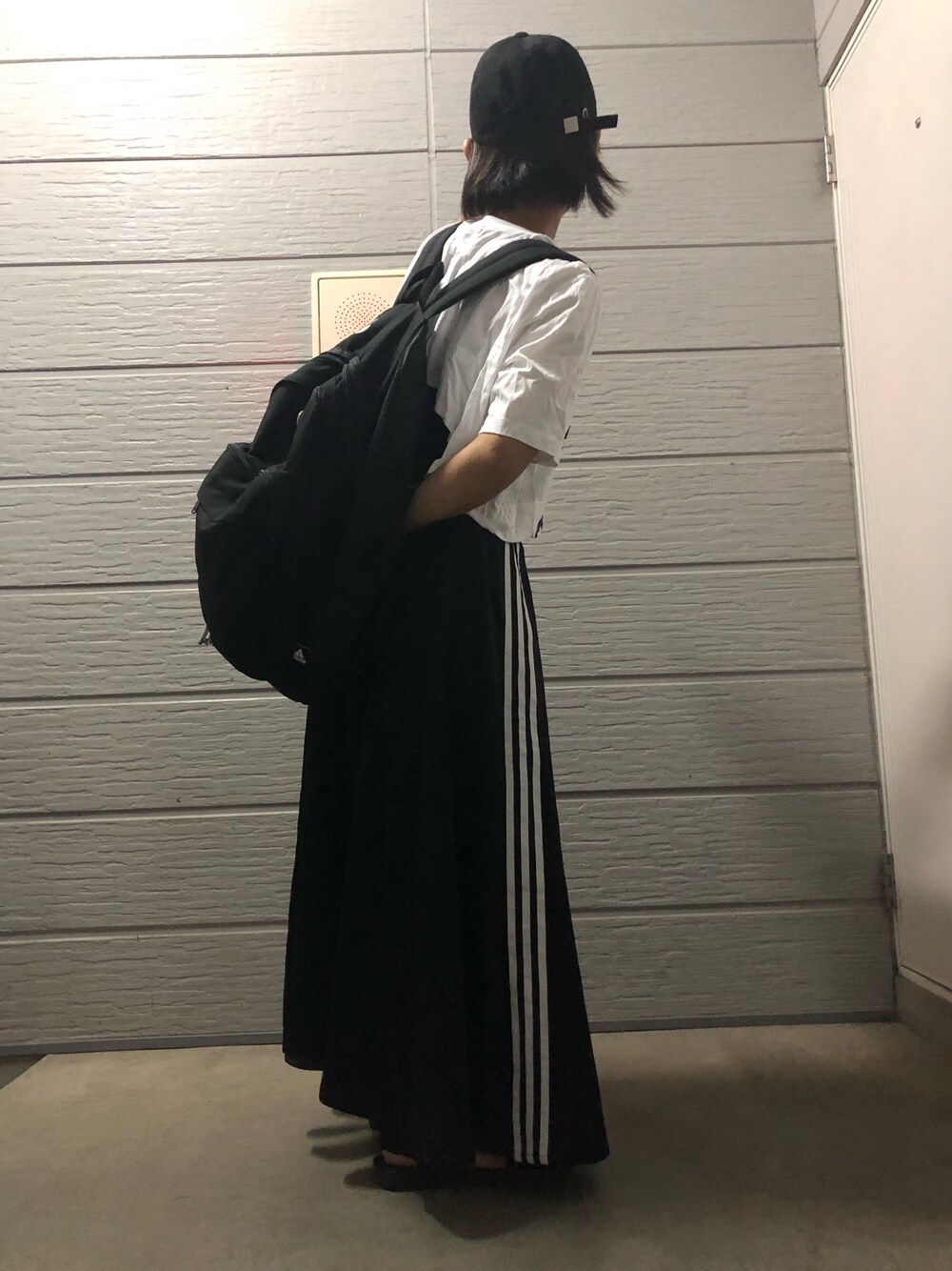 「adidasの【adidas/アディダス】LONGSATINSKIRT/3ラインロングサテンスカート（スカート、ブラック系）」を使った、afronia♥さん（レディース・153cm）の秋コーディネートの1枚目の写真