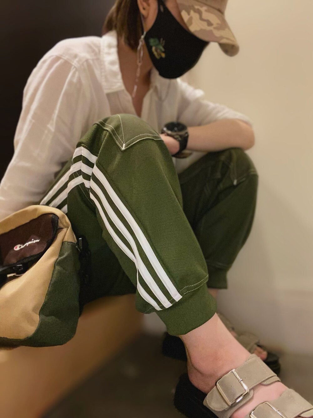 【新品タグ付き】adidas オリジナルスジャージ160ジュニアSSTパンツ アディダス アディカラーSSTトラックスーツ キッズ - ブラック
