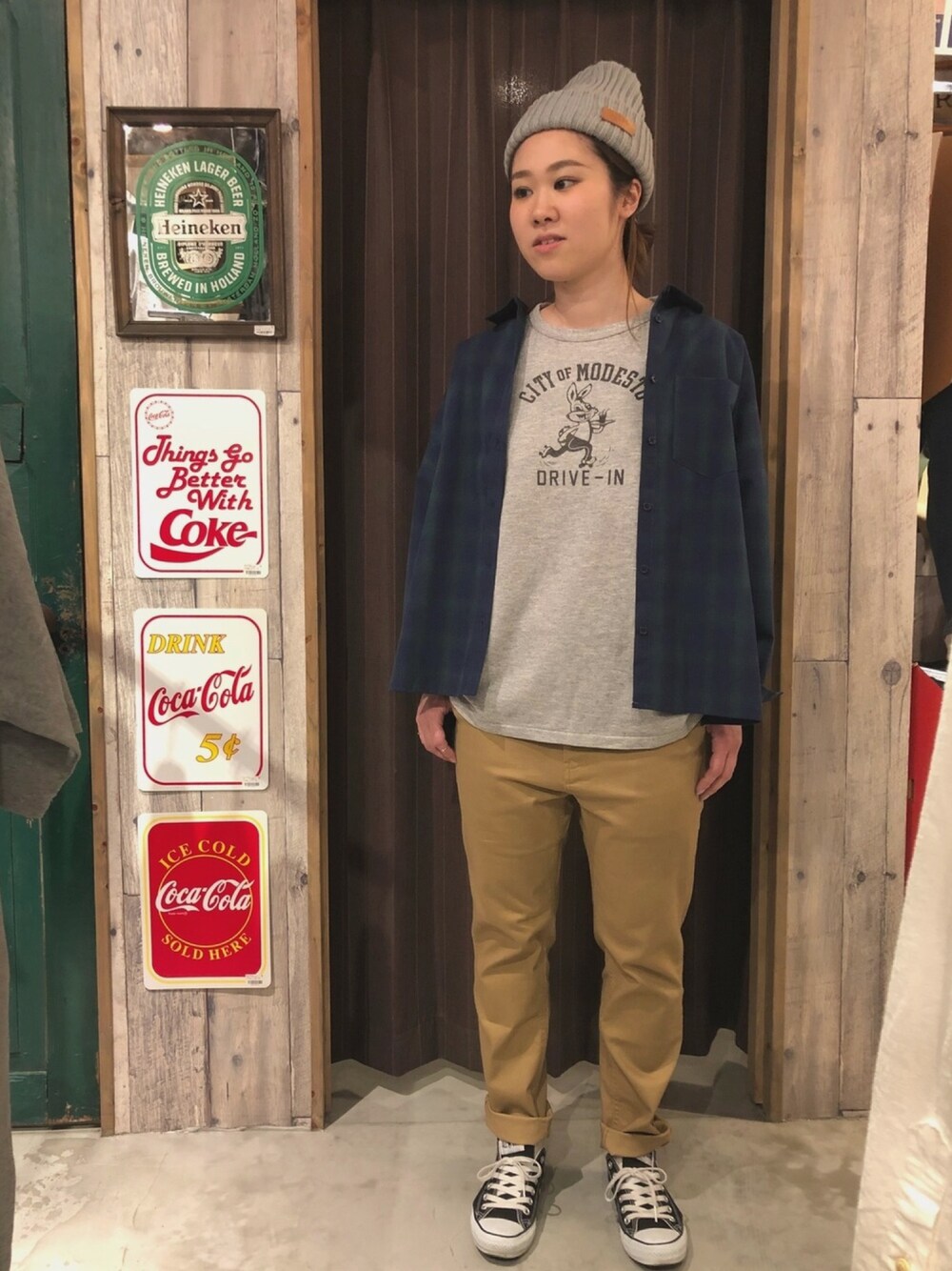 「春コーデ、カジュアルコーデ、シンプルコーデ、grn、パンツ」｜「grnのアクリル　ニットワッチ（ニットキャップ/ビーニー、グレー系）」を使った、RIKAさん（レディース・159cm）の春コーディネートの1枚目の写真