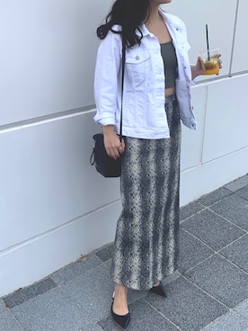 「パイソン柄」｜「アイテム（デニムジャケット）」を使った、akrさん（レディース・157cm）の春コーディネート