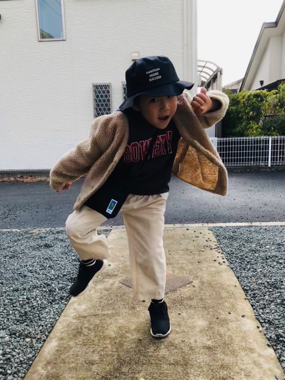 「むすこーで、おとこのこ、バケハ、ダンサー」｜「チームバレーボール🏐のアイテム（音楽/本・雑誌、その他）」を使った、emi_mitoさん（キッズ・120cm）の冬コーディネートの1枚目の写真