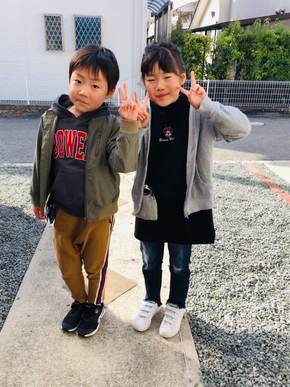 「姉と弟、通学すたいる、むすめ服、むすこーで、着まわしバンザイ🙌」｜「ひなたくんありがとうっ♡のアイテム（その他、その他）」を使った、emi_mitoさん（キッズ・120cm）の春コーディネートの1枚目の写真