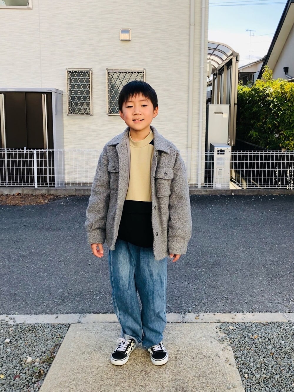 「むすこーで、おとこのこ、デート風、クリスマス」｜「BRANSHESのアノラック風トレーナー（スウェット、ベージュ系）」を使った、emi_mitoさん（キッズ・131cm）の冬コーディネートの1枚目の写真