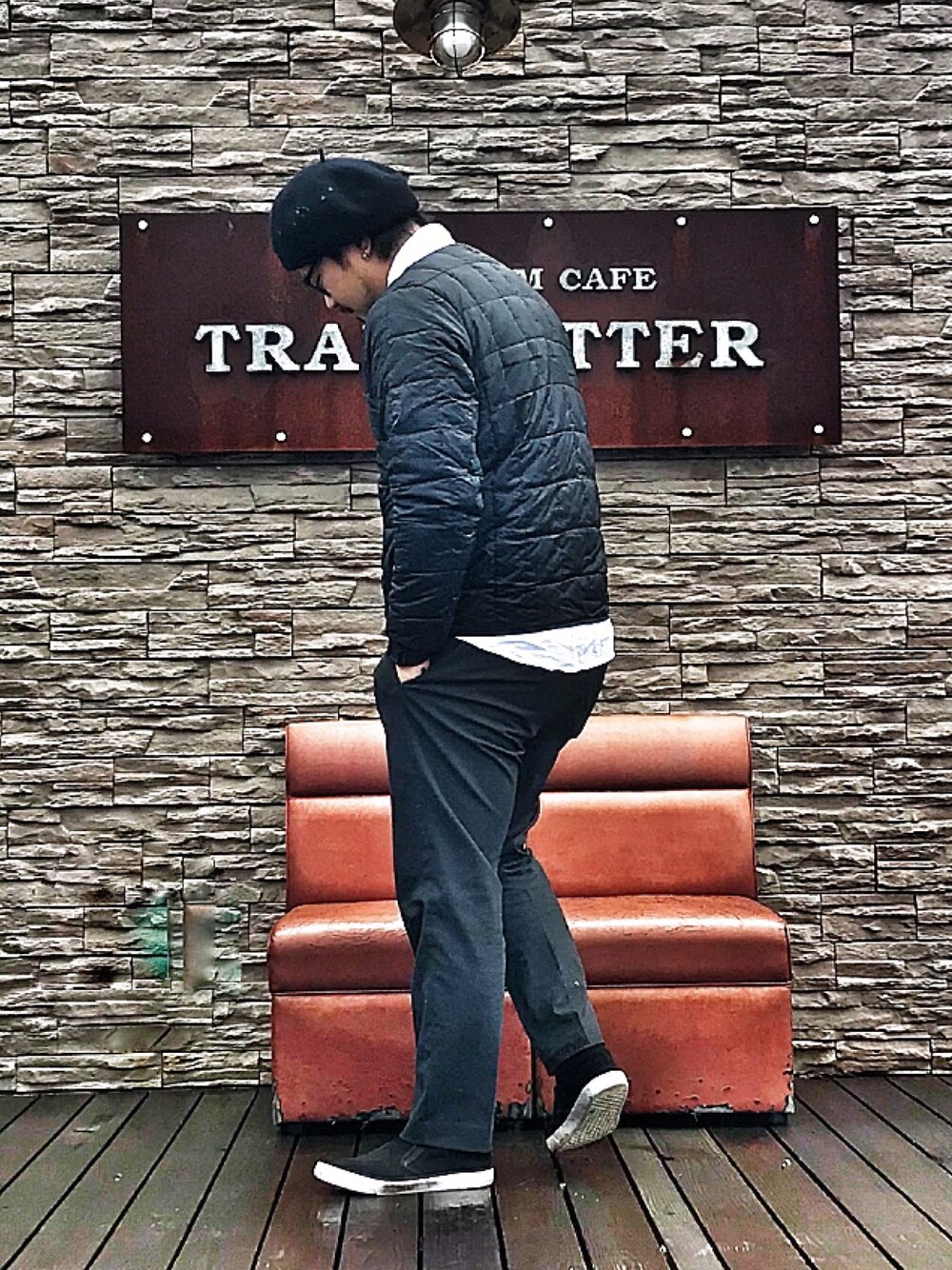 「大分県、大分、AIRSTREAMCAFETRANSMITTER、CAFETRANSMITTER、UNIQLO、ユニクロコーデ、ファストファッション、ベレー帽、TAION」｜「UNIQLOのイージーアンクルパンツ（ウールライク）（その他パンツ、グレー系）」を使った、SHIMAさん（メンズ・173cm）の冬コーディネートの1枚目の写真