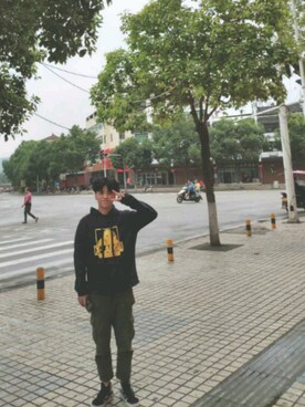 「FAT×X-LARGE（エフエイティー×エクストララージ）のアイテム」を使った、藤原先生さん（レディース・165cm）の秋コーディネート