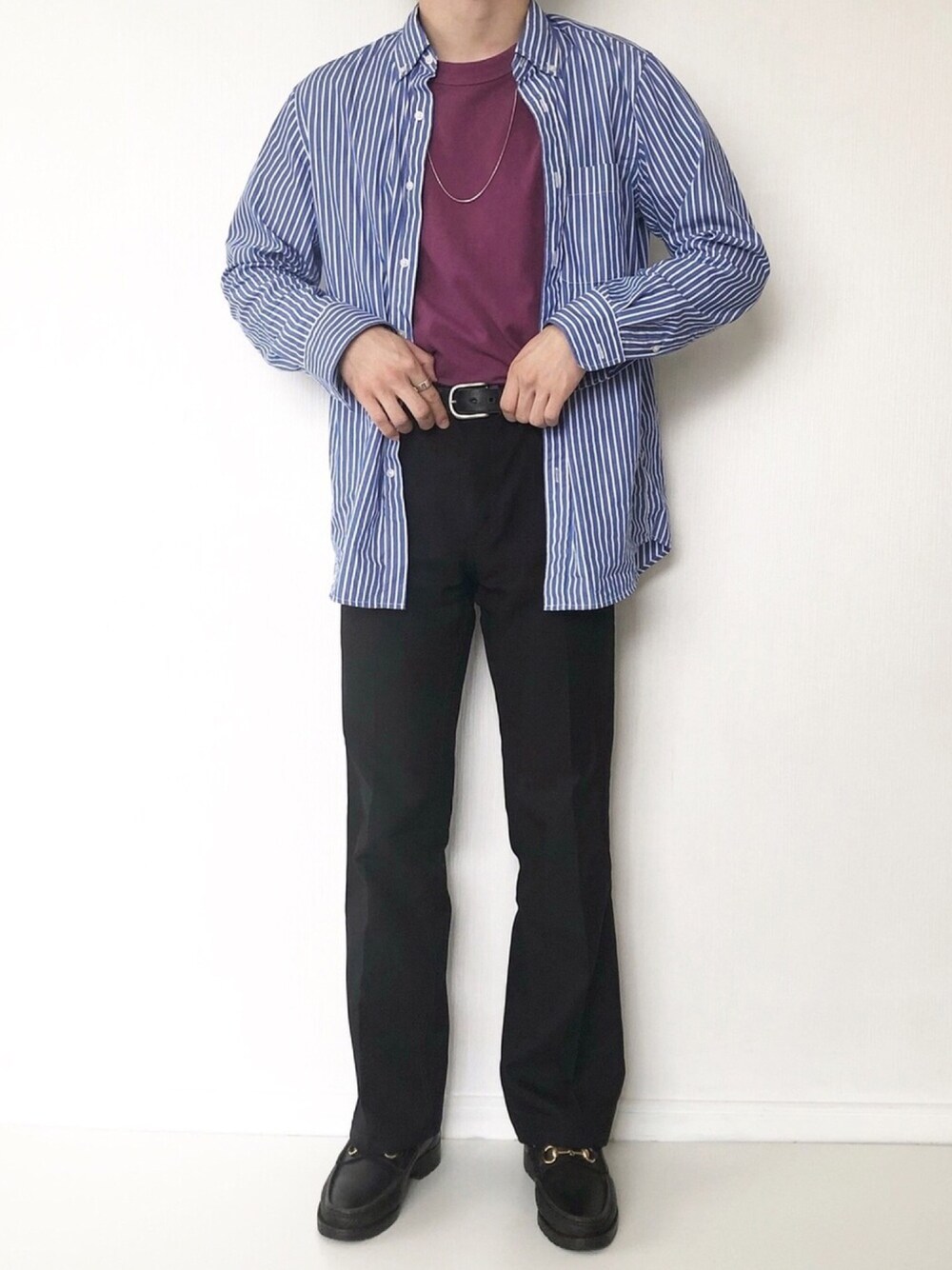 「シンプルコーデ、キレイめ、おしゃれさんと繋がりたい、革靴、プチプラコーデ、フレアパンツ、UNIQLO、プチプラ、ストライプ、韓国ファッション」｜「UNIQLOのエクストラファインコットンブロードストライプシャツ（ボタンダウン・長袖）（シャツ/ブラウス、ブルー系）」を使った、ざーとむさん（メンズ・168cm）の夏コーディネートの1枚目の写真